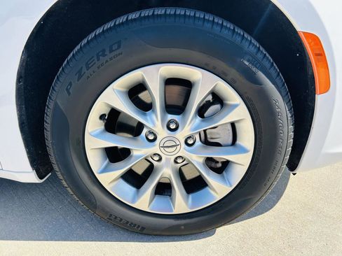 Used 2023 Chrysler Pacifica Touring-L w/ Uconnect Theater Family Group image 46