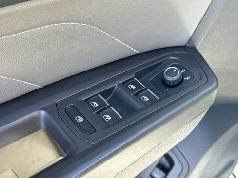 Used 2022 Volkswagen Atlas Cross Sport SE image 24