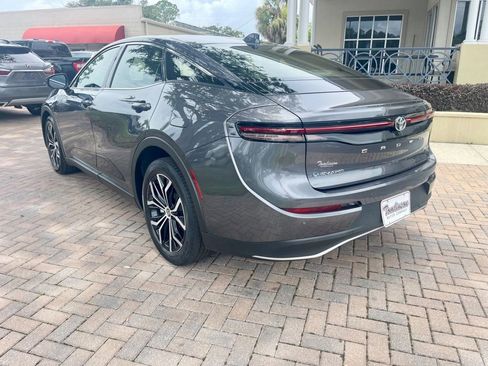 Used 2024 Toyota Crown image 3