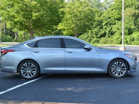 Used 2015 Hyundai Genesis 3.8 RWD image 4