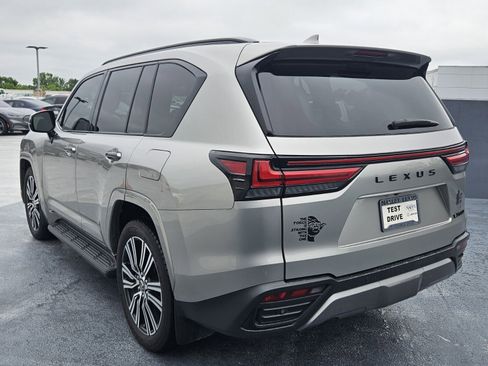 Used 2024 Lexus LX 600 4WD w/ Luxury Package image 4