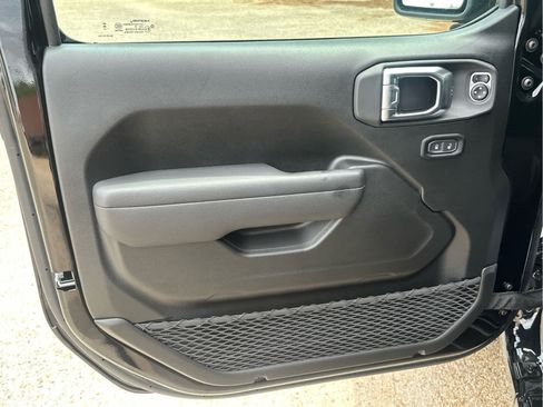 New 2025 Jeep Gladiator Sport image 28