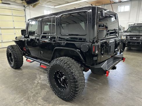 Used 2016 Jeep Wrangler Unlimited Rubicon AWD/4WD image 5