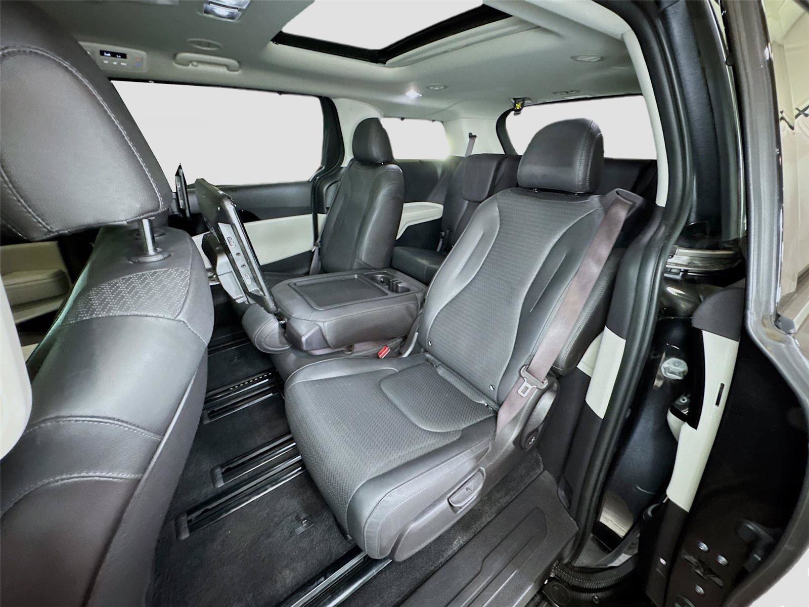 Used 2024 Kia Carnival SX Prestige FWD image 19