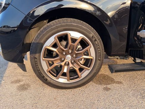 Used 2025 Ford Expedition King Ranch image 28