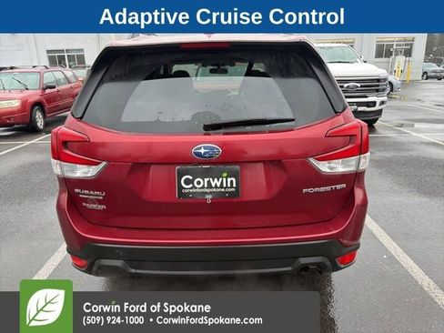 Used 2019 Subaru Forester Premium w/ All-Weather Package image 4