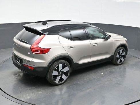 Used 2023 Volvo XC40 Recharge Ultimate image 34