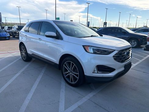 Used 2019 Ford Edge Titanium w/ Equipment Group 301A FWD image 3