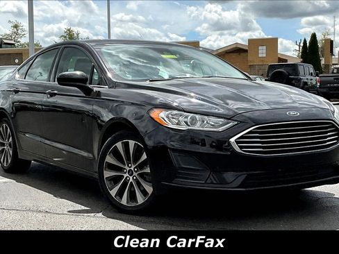 Used 2020 Ford Fusion SE image 2