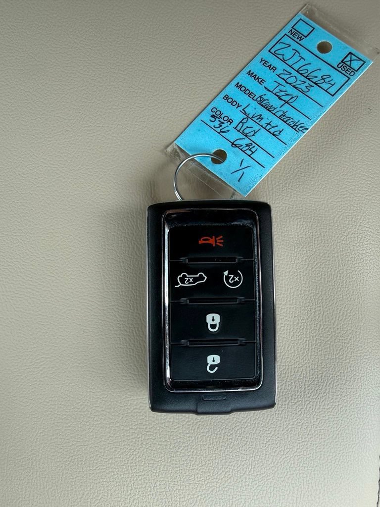 Used 2023 Jeep Grand Cherokee Limited w/ Trailer Tow Prep Group (B) AWD/4WD image 40
