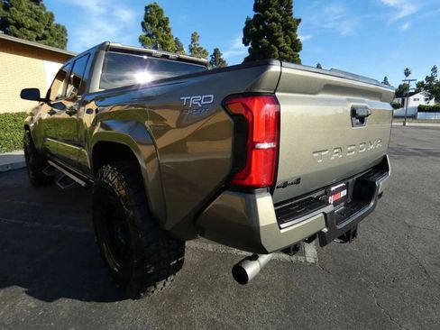 Used 2025 Toyota Tacoma TRD Sport image 14
