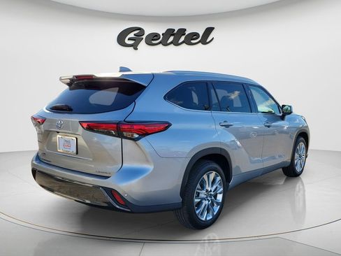 Used 2022 Toyota Highlander Limited image 4