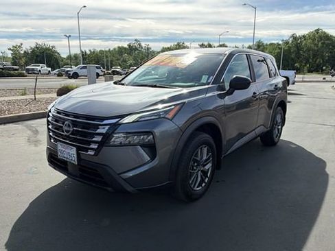 Used 2025 Nissan Rogue S image 1