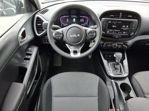 Used 2025 Kia Soul LX FWD image 11