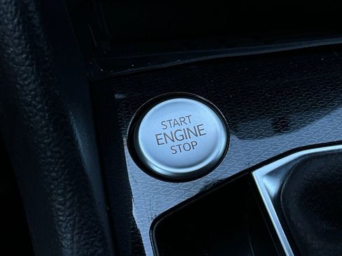 Used 2025 Volkswagen Taos SE image 25