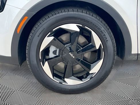 Certified 2025 Kia Sorento EX image 30