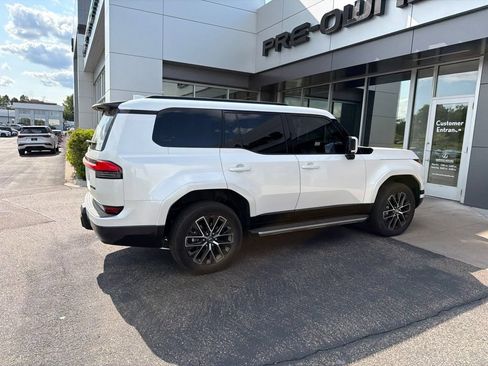 Used 2025 Lexus GX 550 w/ Accessory Package (2T) AWD/4WD image 20