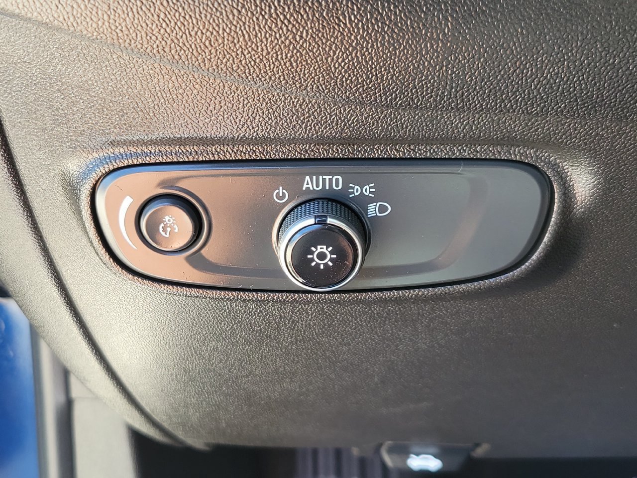 Certified 2022 Chevrolet Equinox RS w/ Infotainment Package FWD image 31