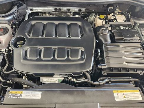 Used 2025 Volkswagen Tiguan SE R-Line AWD/4WD image 32
