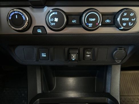 Used 2019 Toyota Tacoma SR5 image 8