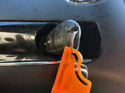 Used 2016 Dodge Grand Caravan SE image 31