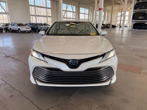 Used 2020 Toyota Camry XLE w/ Sunroof Package FWD image 8