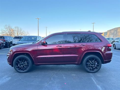 Used 2018 Jeep Grand Cherokee Altitude image 7