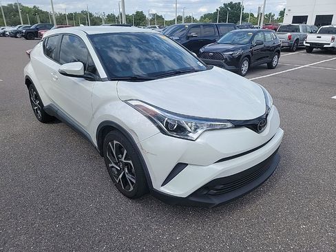 Used 2018 Toyota C-HR XLE image 2