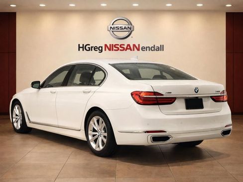 Used 2018 BMW 740i xDrive AWD/4WD image 2