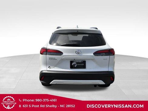 Used 2023 Toyota Corolla Cross XLE w/ Convenience Package FWD image 7