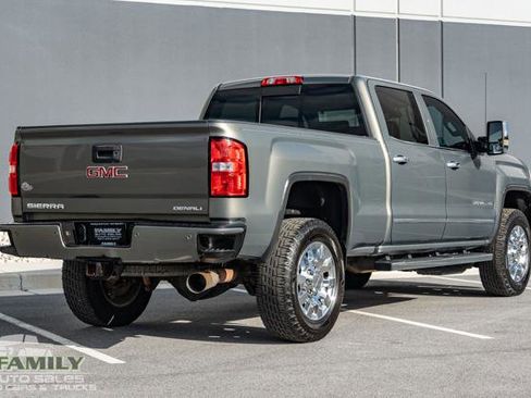 Used 2017 GMC Sierra 2500 Denali w/ Duramax Plus Package image 9