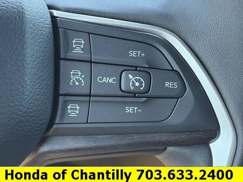 Used 2025 Jeep Grand Cherokee Limited w/ Trailer Tow Package AWD/4WD image 13