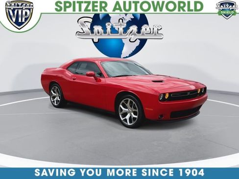 Used 2016 Dodge Challenger SXT Plus image 3
