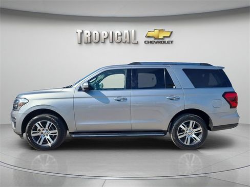 Used 2023 Ford Expedition Limited image 2
