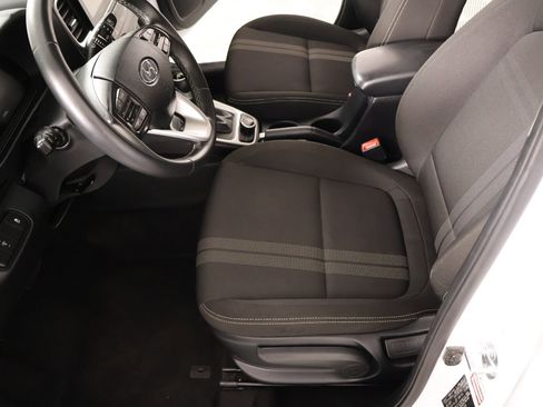 Used 2025 Hyundai Venue SEL FWD image 10