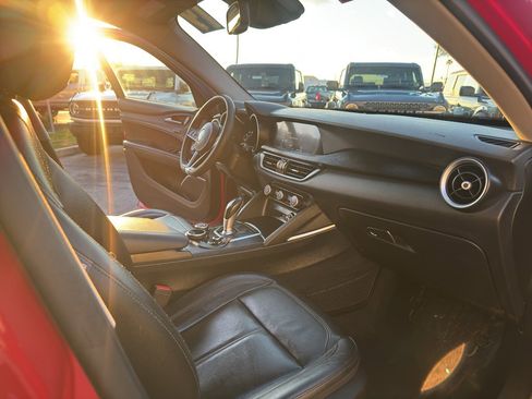 Used 2019 Alfa Romeo Stelvio image 29
