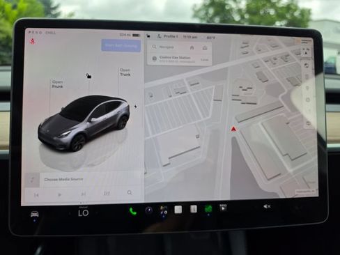 Used 2025 Tesla Model Y Long Range AWD/4WD image 61