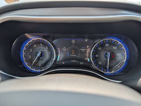 Used 2022 Chrysler Pacifica Touring-L FWD image 19