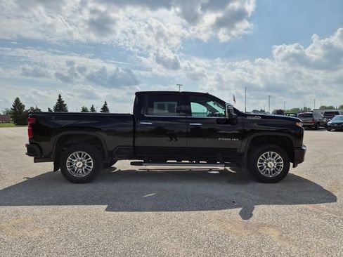 Used 2023 Chevrolet Silverado 2500 High Country w/ Z71 Off-Road Package AWD/4WD image 4