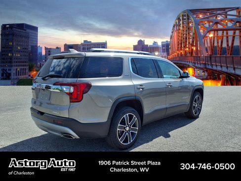 Used 2022 GMC Acadia SLT w/ Preferred Package AWD/4WD image 3