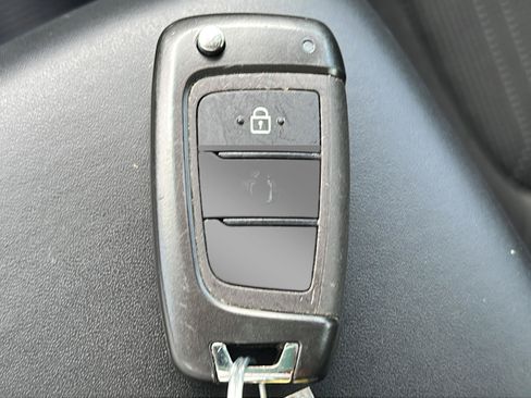 Used 2024 Hyundai Venue SE FWD image 22
