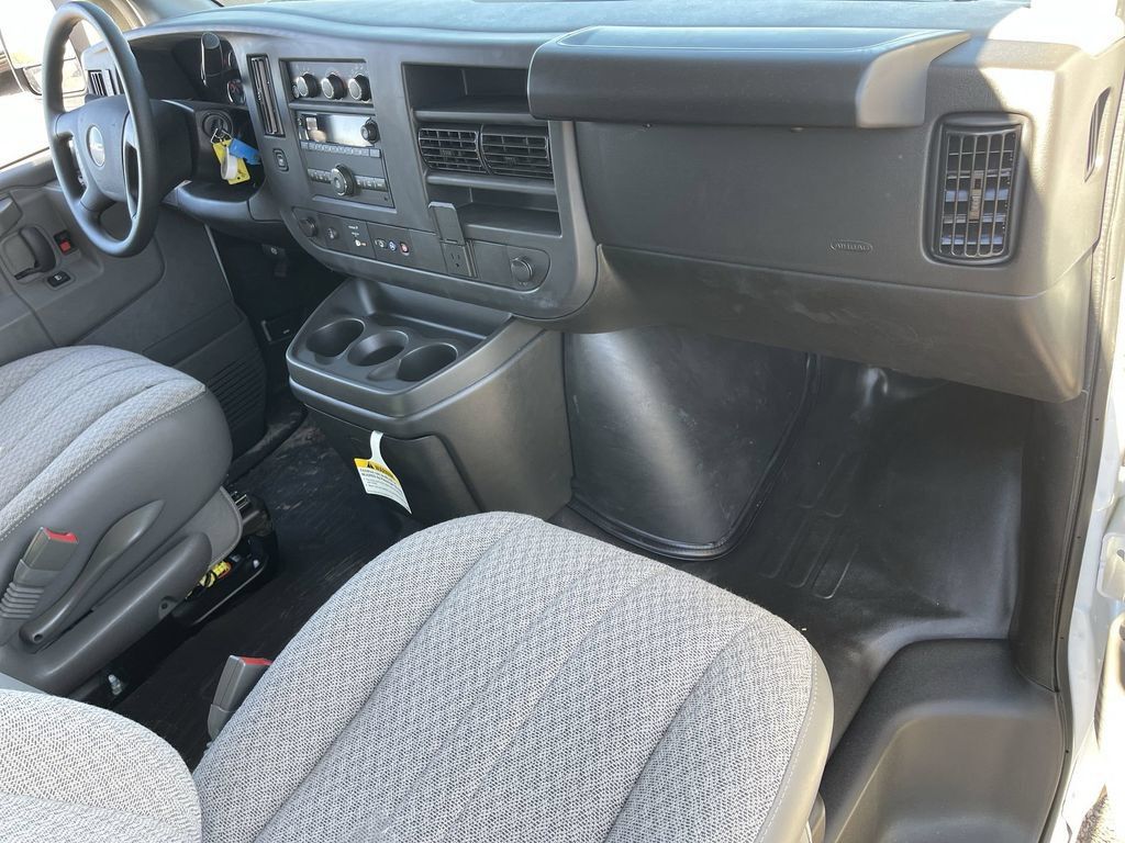 New 2025 GMC Savana 2500 Extended w/ Driver Convenience Package RWD image 28