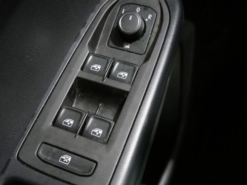 Used 2025 Volkswagen Taos SE image 12