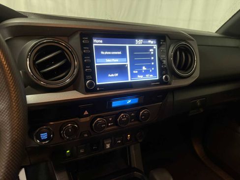 Certified 2022 Toyota Tacoma TRD Off-Road image 35