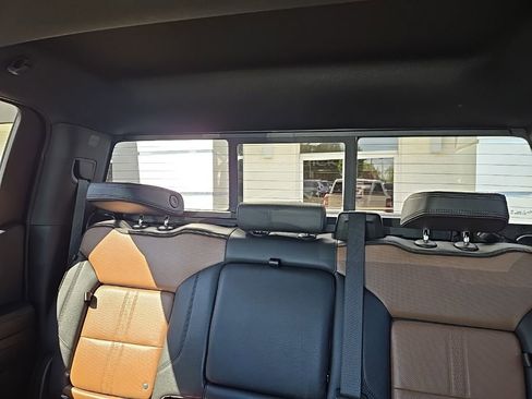 Used 2023 Chevrolet Silverado 1500 High Country w/ Technology Package AWD/4WD image 47
