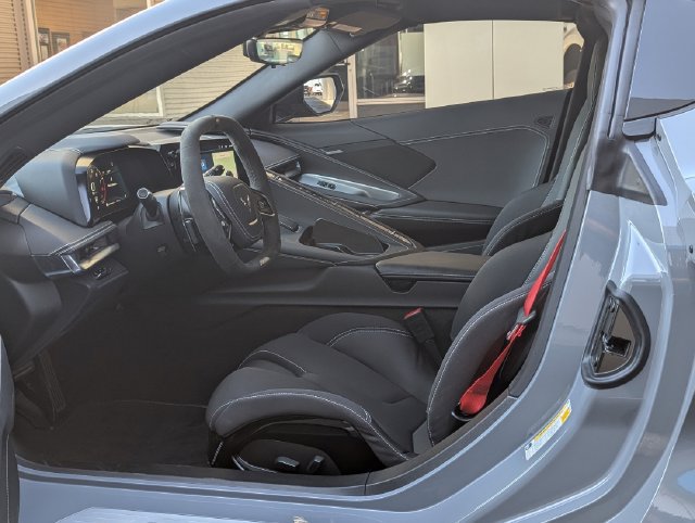 Used 2025 Chevrolet Corvette Z06 RWD image 15