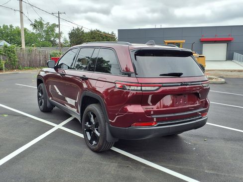 Used 2024 Jeep Grand Cherokee Altitude AWD/4WD image 31