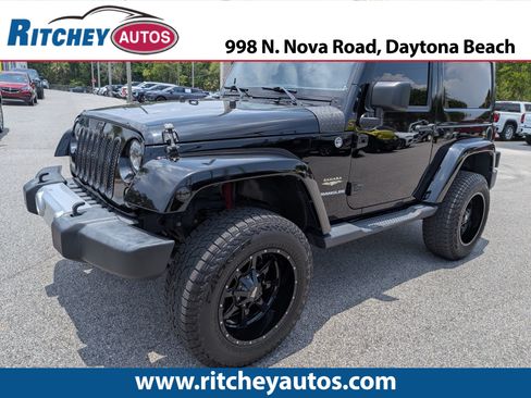 Used 2015 Jeep Wrangler Sahara w/ Connectivity Group AWD/4WD image 1