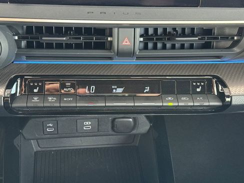 Used 2025 Toyota Prius XLE FWD image 30