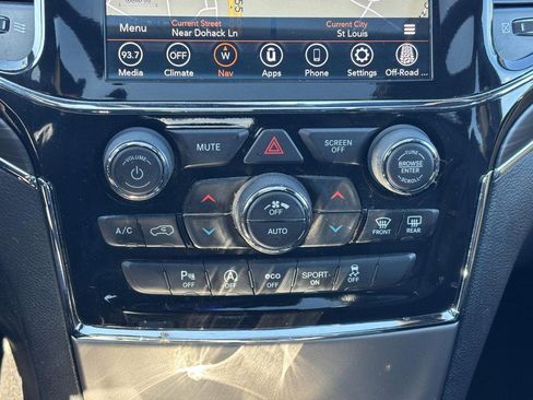 Used 2022 Jeep Grand Cherokee Limited image 24